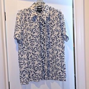 Short sleeve buttoned shirt